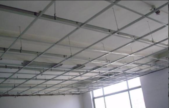 铝扣板厂家铝扣板安装工艺规范：龙骨搭建与板材固定要点