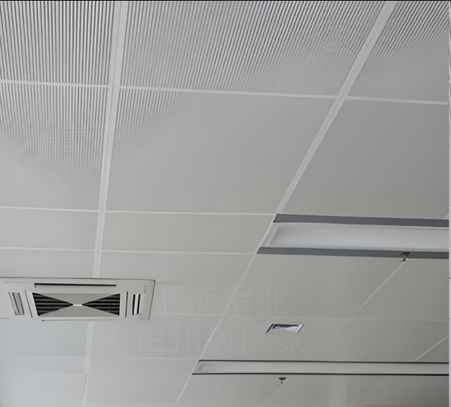 600*600铝扣板吸音板厂家科普：穿孔+吸音棉的降噪核心逻辑