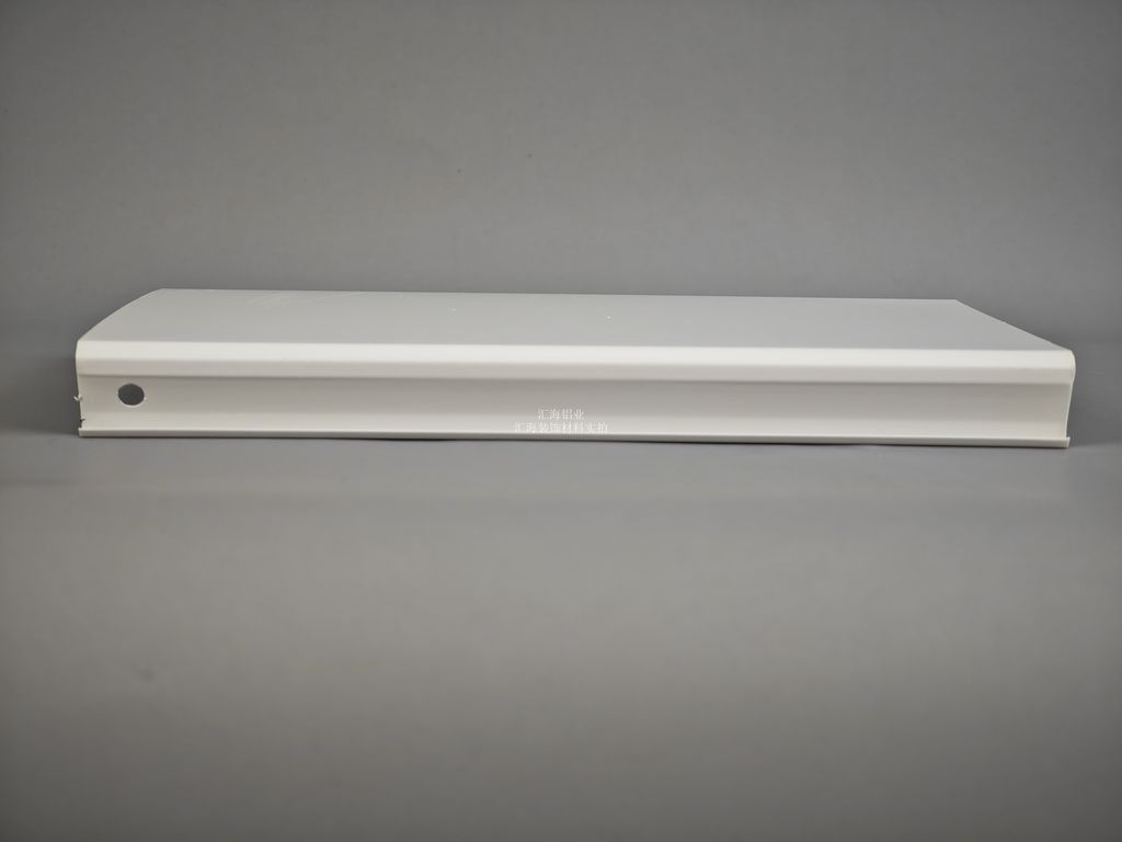 条形铝扣板科普：S型板材的涂层选择与耐候性关联