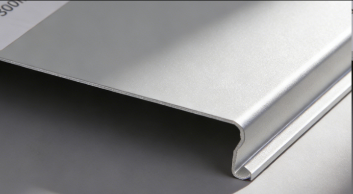 商场/高铁站S/G/C型铝条板应用：版型选择与装饰效果适配逻辑