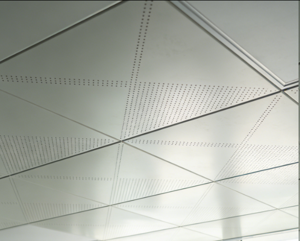 穿孔型600×600工程铝扣板声学设计与空间适配要点