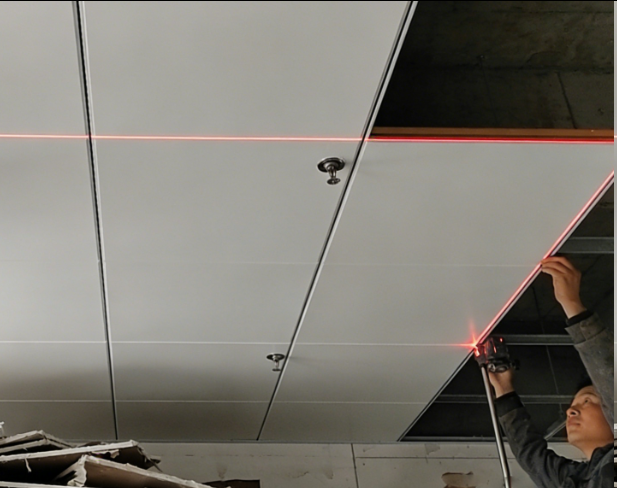 老旧工装改造 600×600 铝扣板：快装替换施工方案